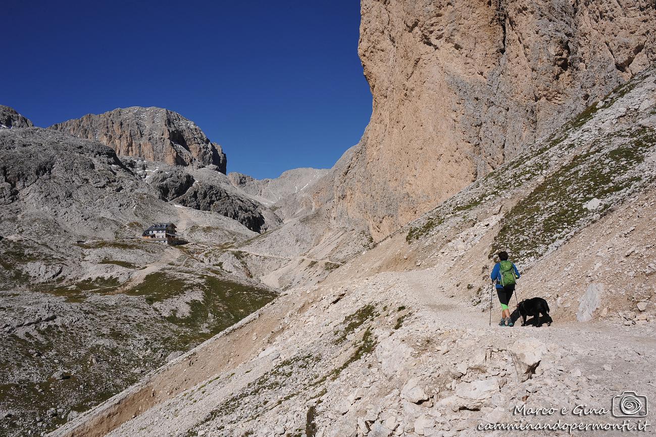 041 Val Duron Lago e Rifugio Antermoia.JPG